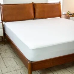 Flash Furniture Queen Hypoallergenic Waterproof Mattress Protector -Home Furnishing Store 203765 w LifestyleImage Lg